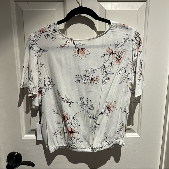 BNWT ASTR the label Wrap Floral Blouse - Picture 4 of 4